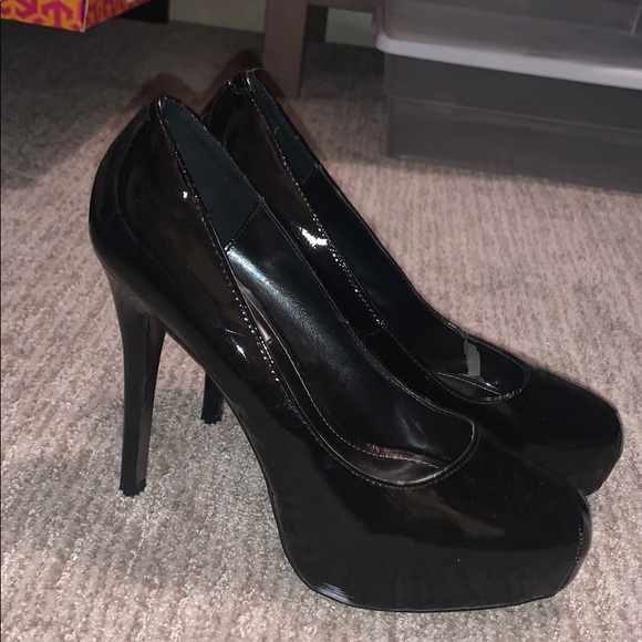 Heels - Picture 2 of 2